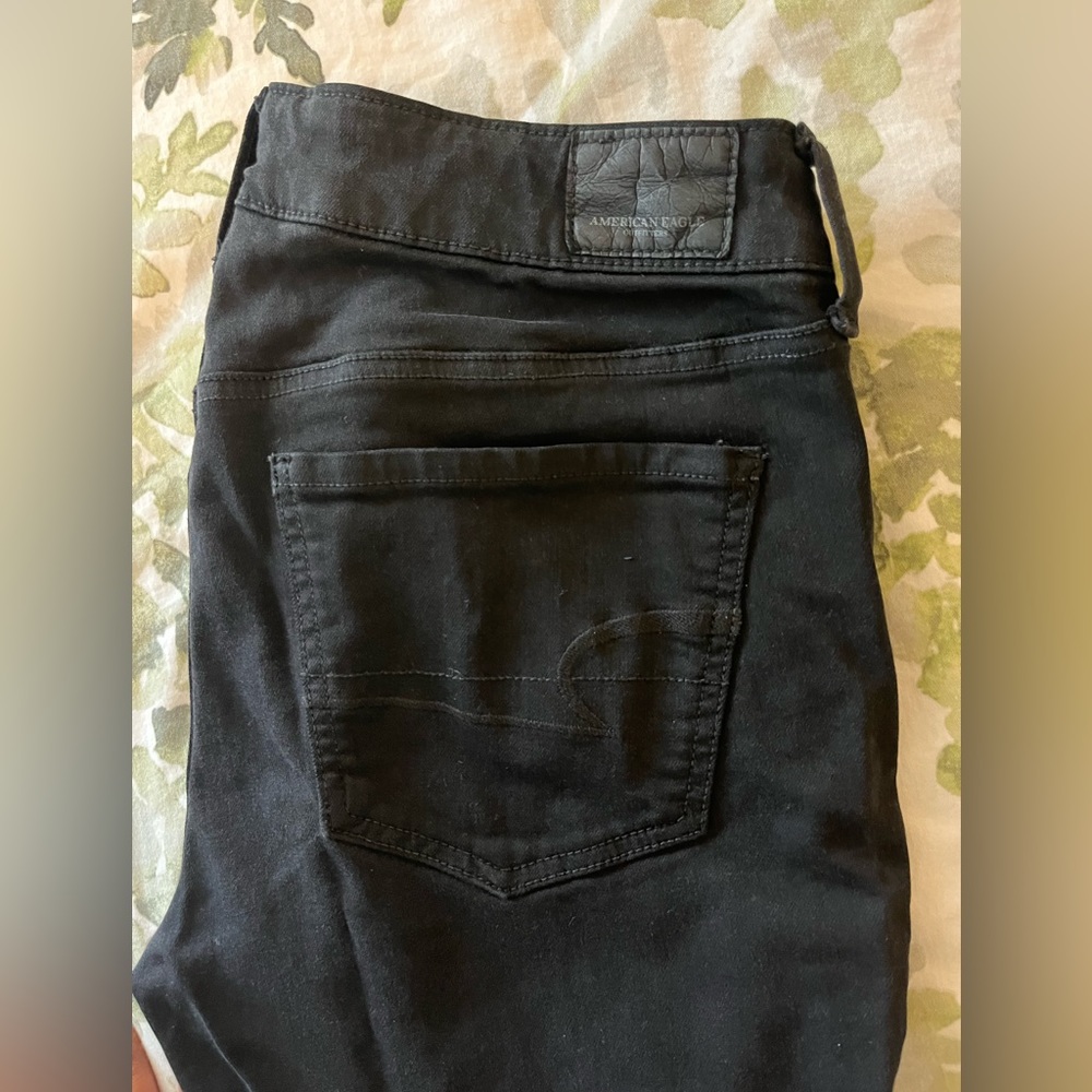 American Eagle Black Stretch Jegging w/ Distressing | 8 Women’s